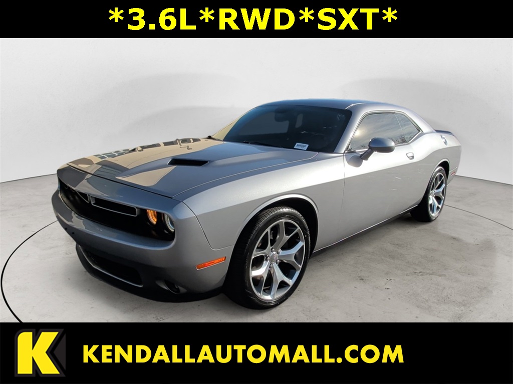 2016 Dodge Challenger SXT's photo