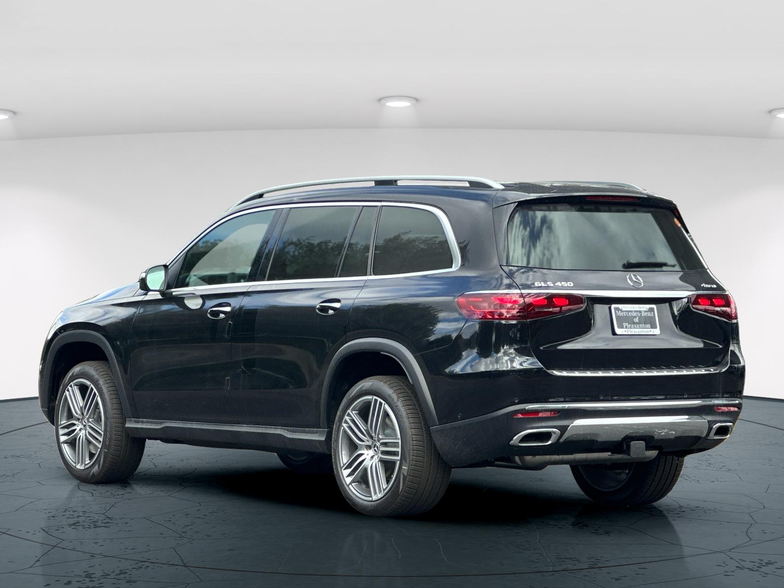 2025 Mercedes Benz GLS 450 4MATIC photo 4