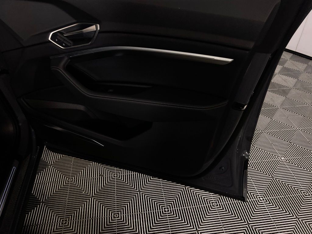 2024 Audi Q8 E-tron Premium Plus photo 31