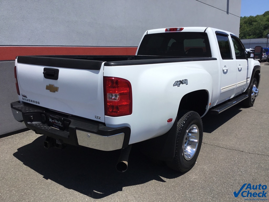 2011 Chevrolet Silverado 3500HD LTZ photo 10