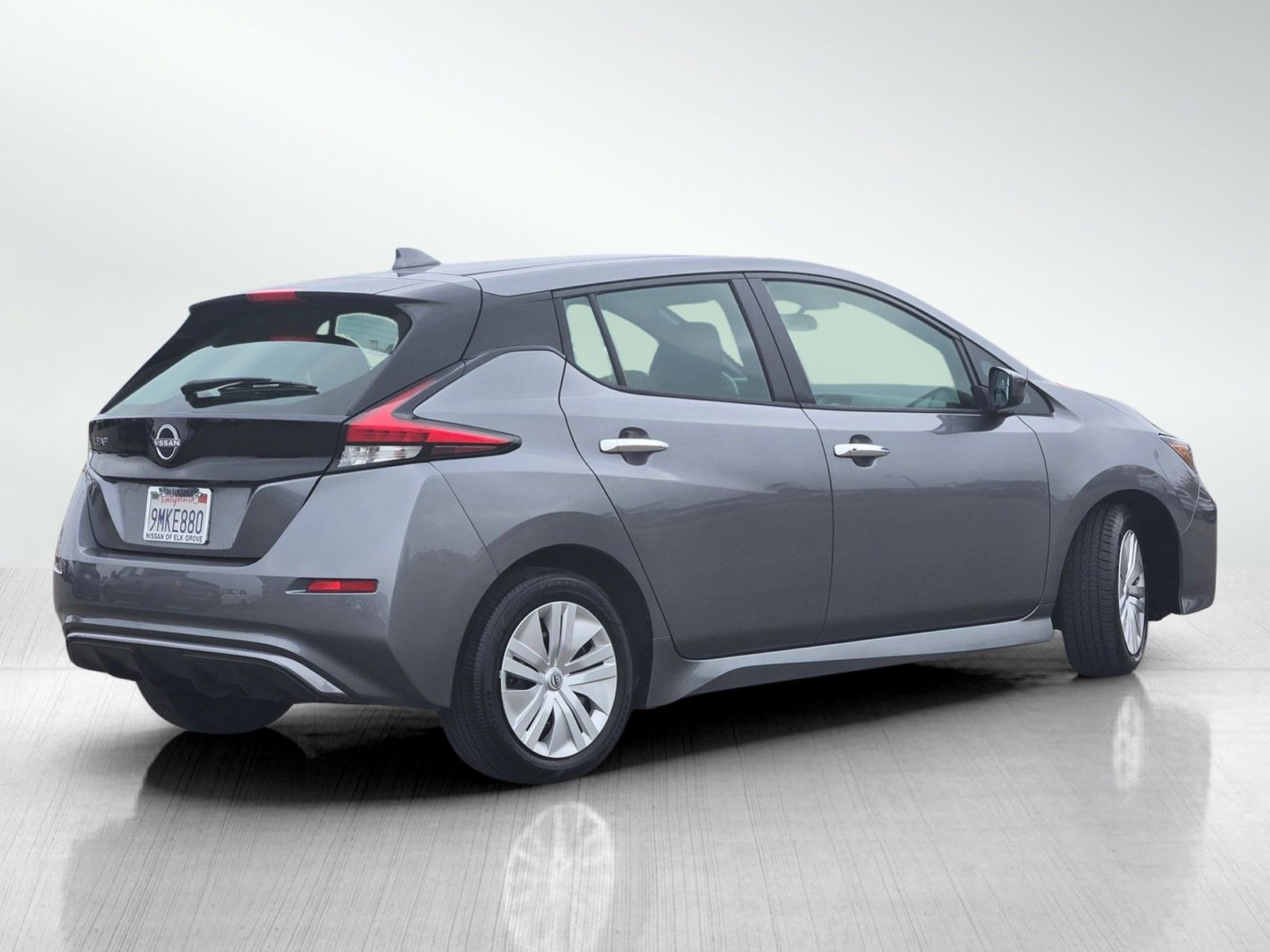 2024 Nissan Leaf S photo 4