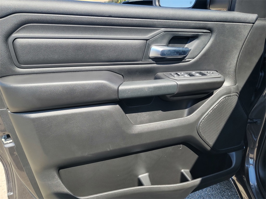 2025 Ram 1500 Tradesman photo 8