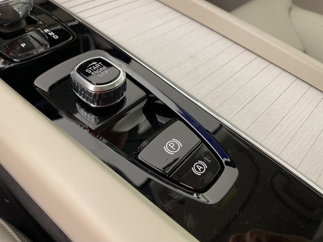 2026 Volvo XC60 Hybrid T8 photo 23
