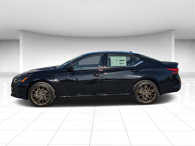 2025 Nissan Altima SR photo 2