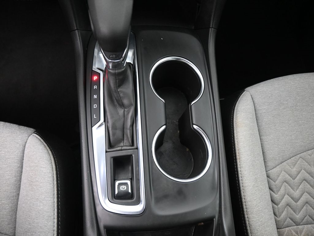 2022 Chevrolet Equinox LS photo 3
