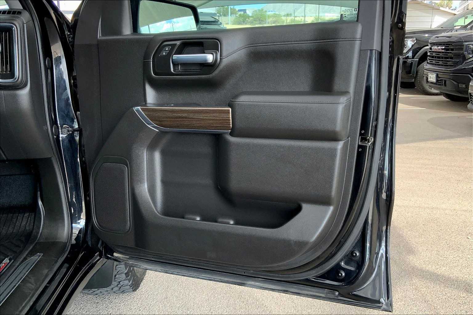 2021 Chevrolet Silverado 1500 RST photo 19