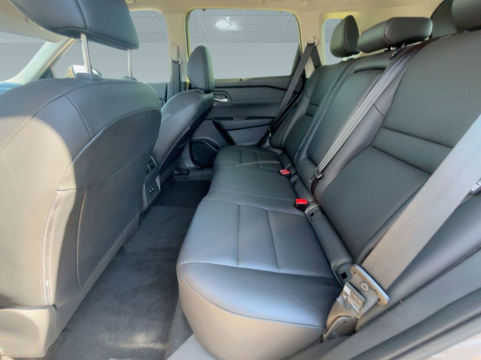 2024 Nissan Rogue SV photo 13