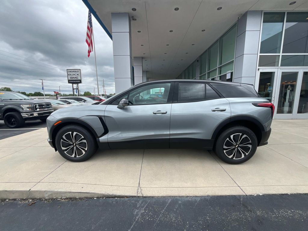 2025 Chevrolet Blazer EV photo 3