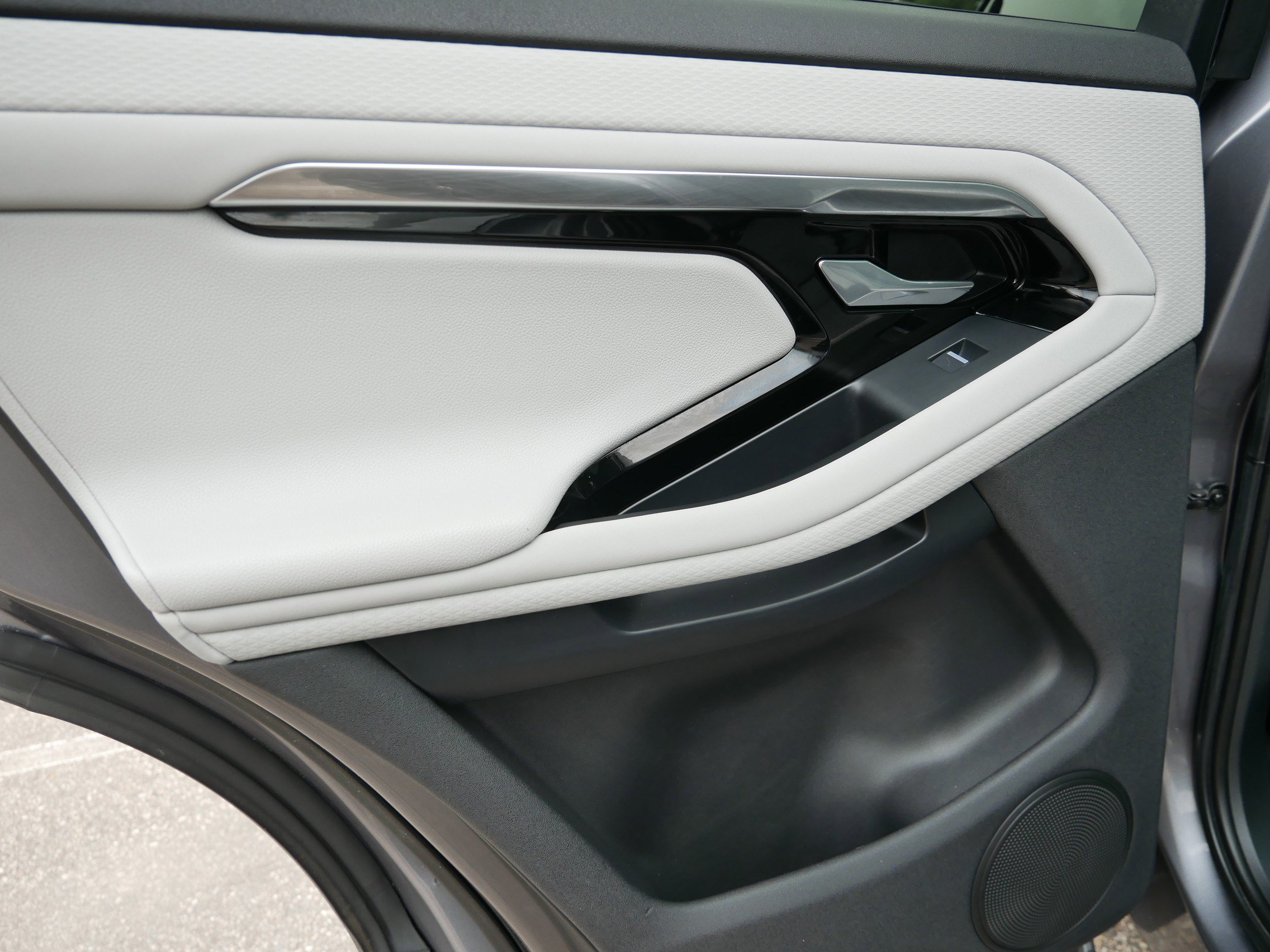 2020 Land Rover Range Rover Evoque S photo 14