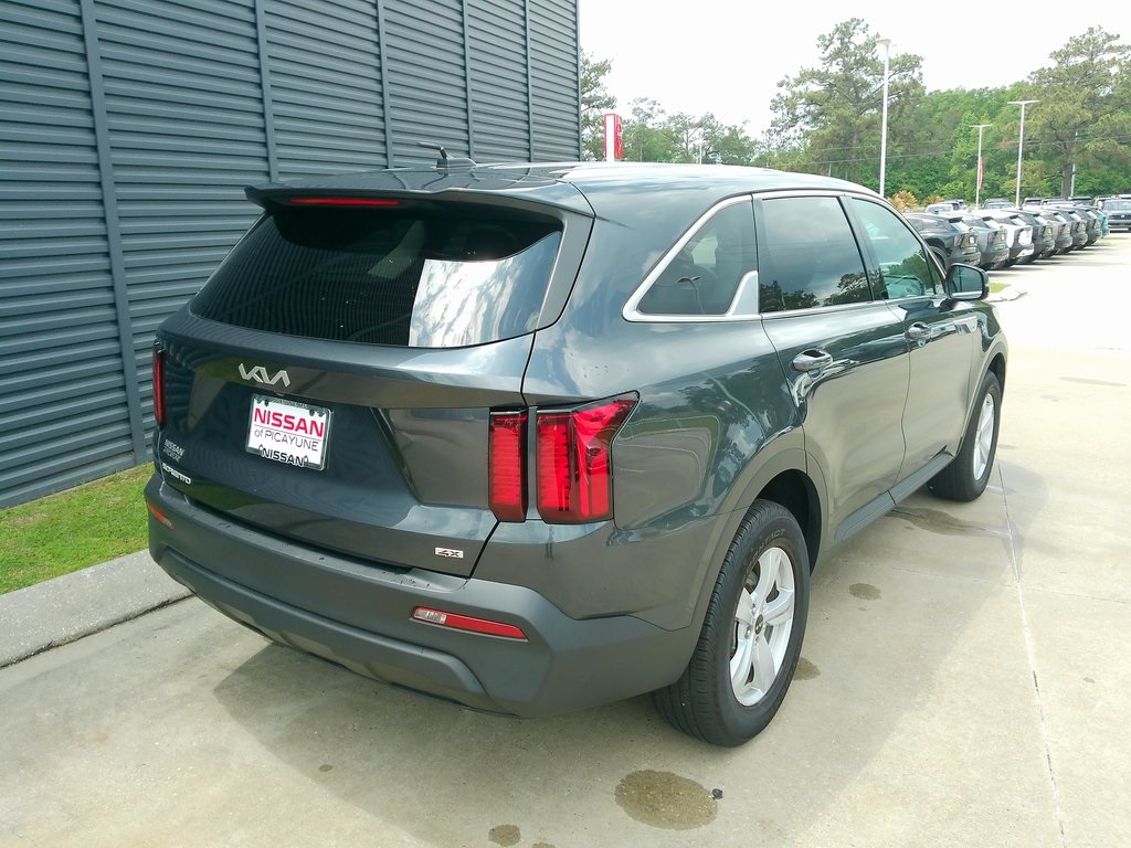 2023 Kia Sorento LX photo 3