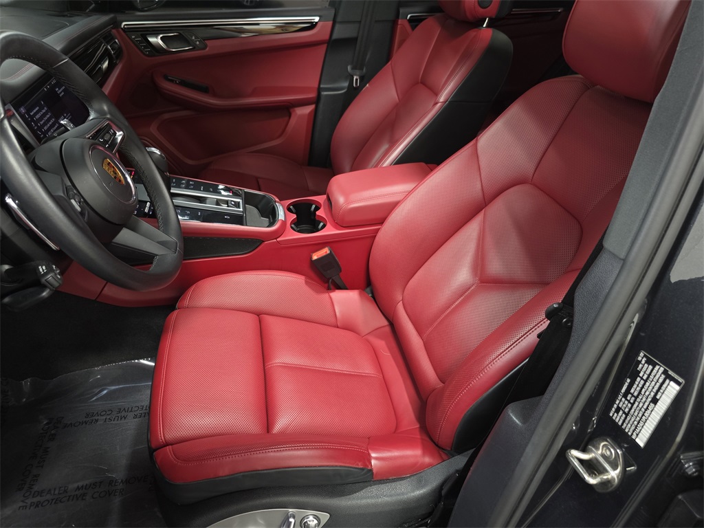 2023 Porsche Macan T photo 5