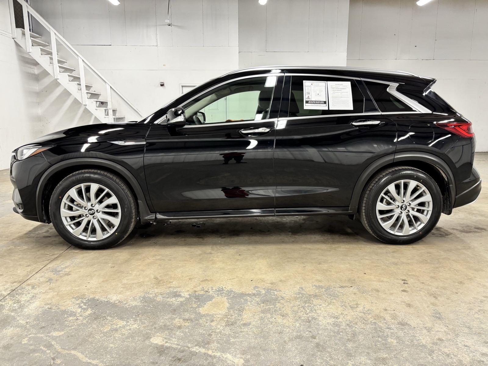 2023 Infiniti QX50 Luxe photo 3