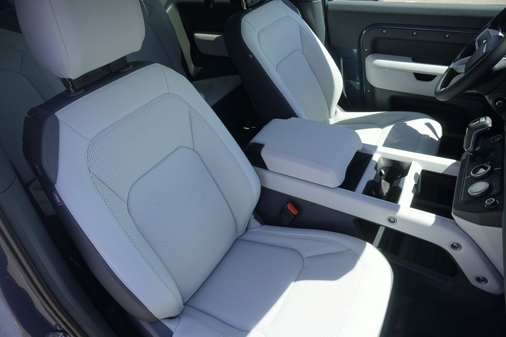 2025 Land Rover Defender 90 X-Dynamic SE photo 22