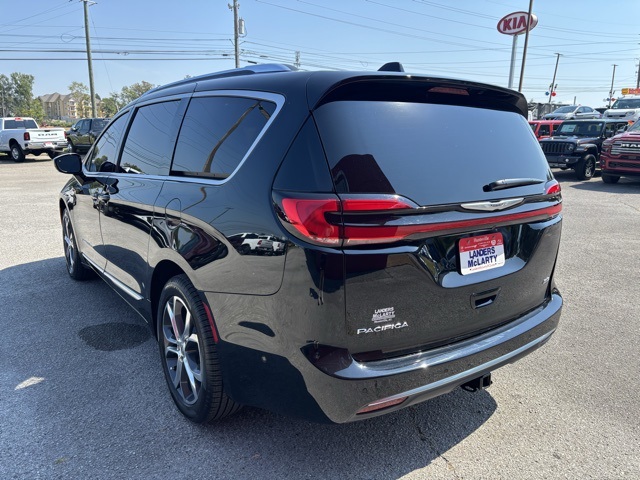 2025 Chrysler Pacifica Pinnacle photo 3