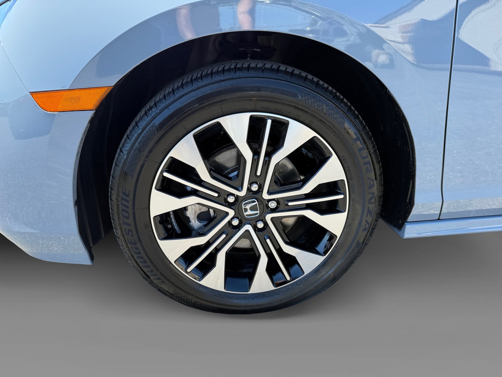 2025 Honda Odyssey Elite photo 9