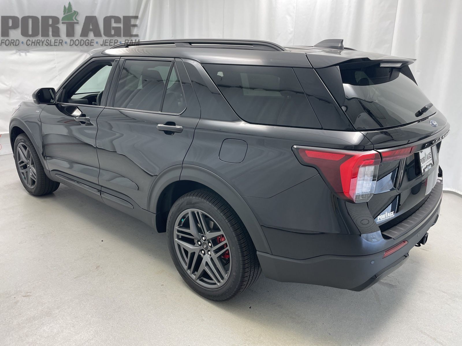 2025 Ford Explorer ST-Line photo 4