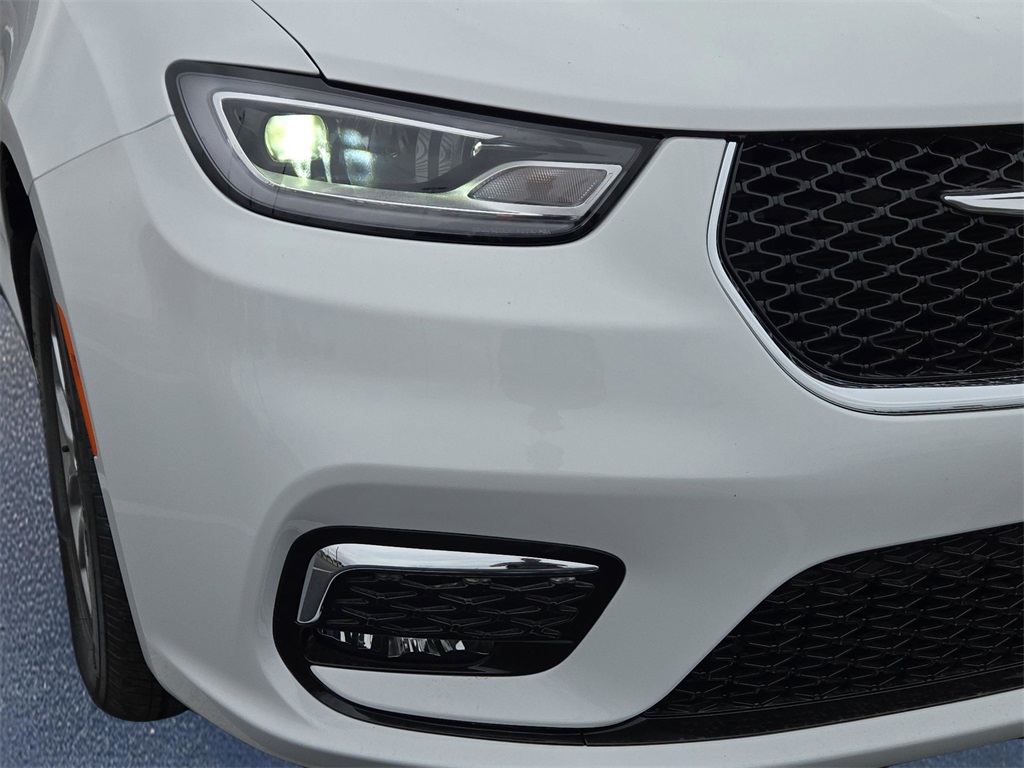 2026 Chrysler Pacifica photo 4