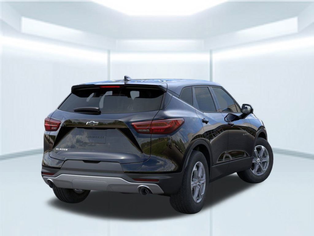 2025 Chevrolet Blazer 2LT photo 3