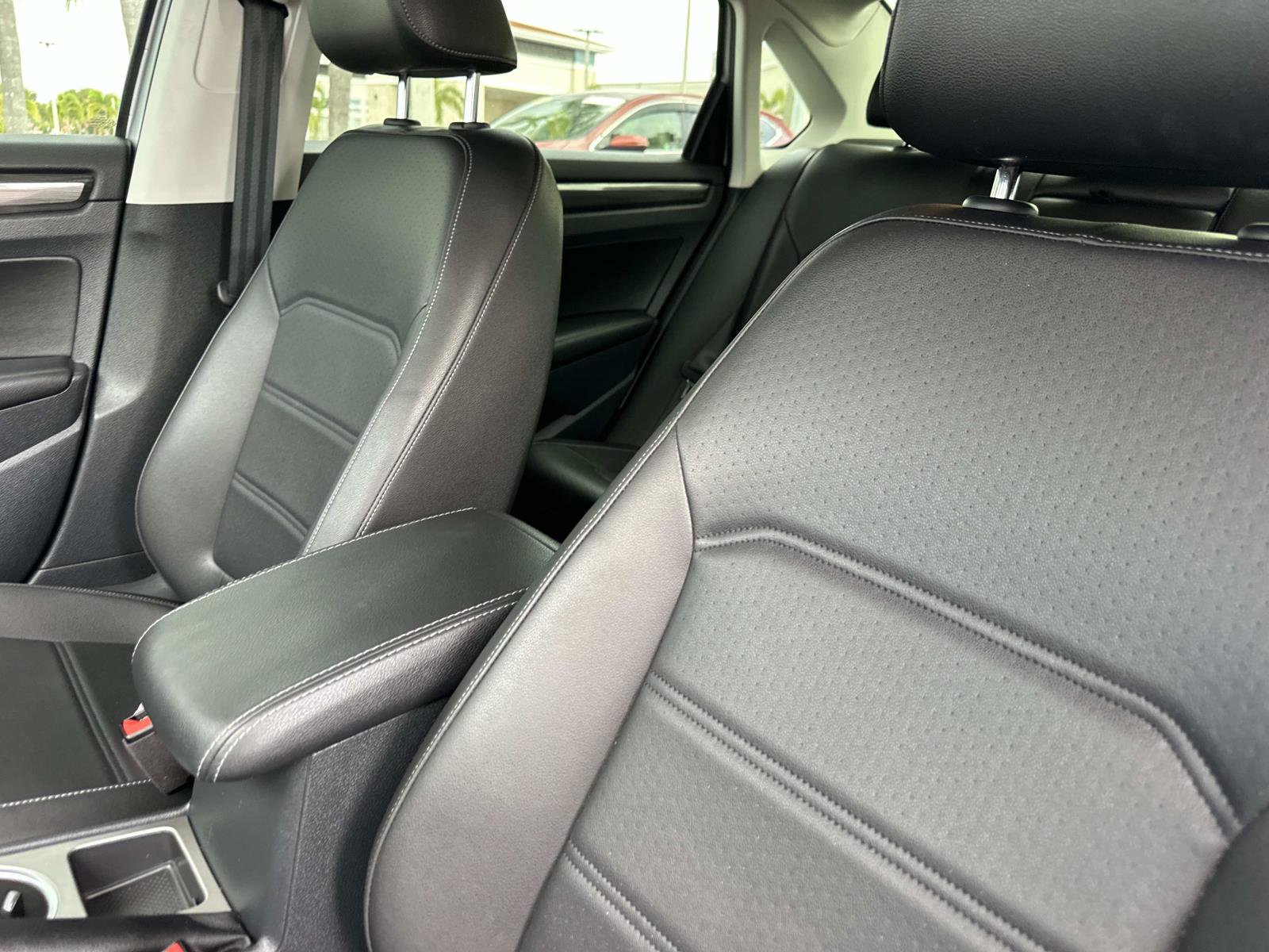 2020 Volkswagen Passat 2.0T R-Line photo 17