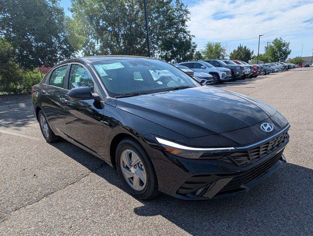 2025 Hyundai Elantra SE photo 8