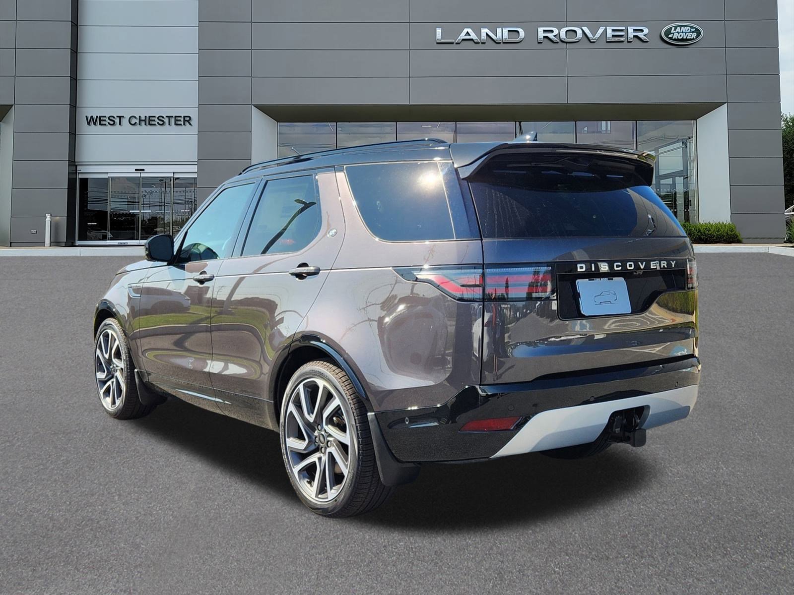 2024 Land Rover Discovery Metropolitan Edition photo 3