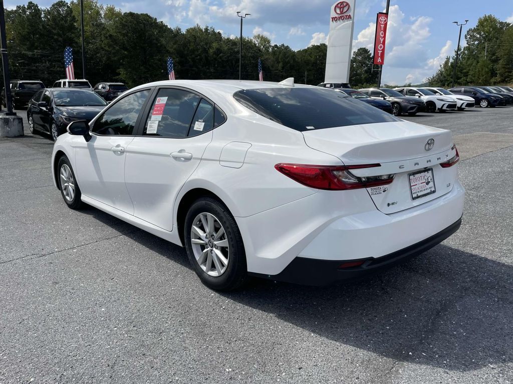 2025 Toyota Camry Hybrid LE photo 4