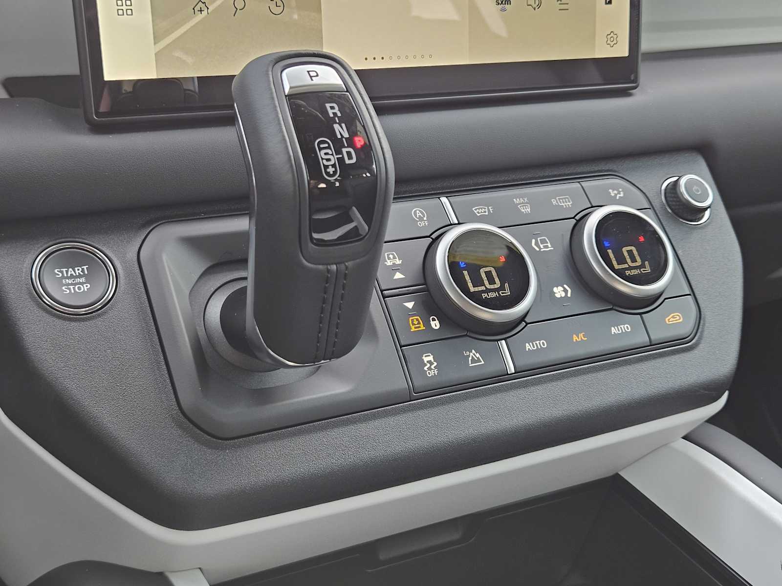 2025 Land Rover Defender 110 X-Dynamic SE photo 15