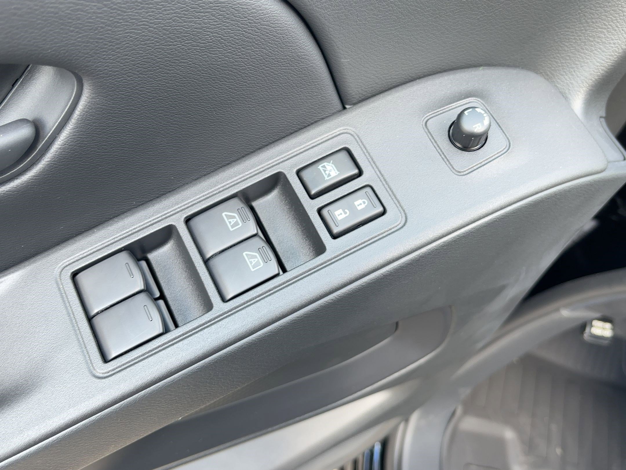 2026 Nissan Frontier SV photo 12