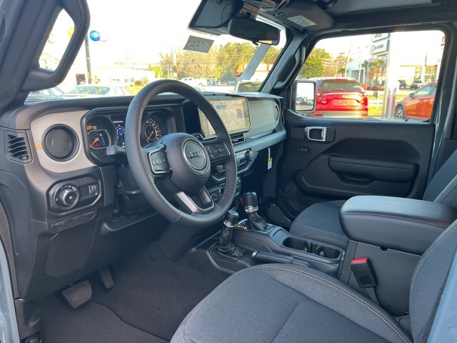 2025 Jeep Wrangler Sport S photo 4