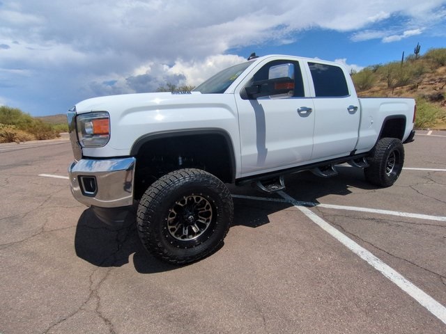 2019 Gmc Sierra HD SLT photo 3