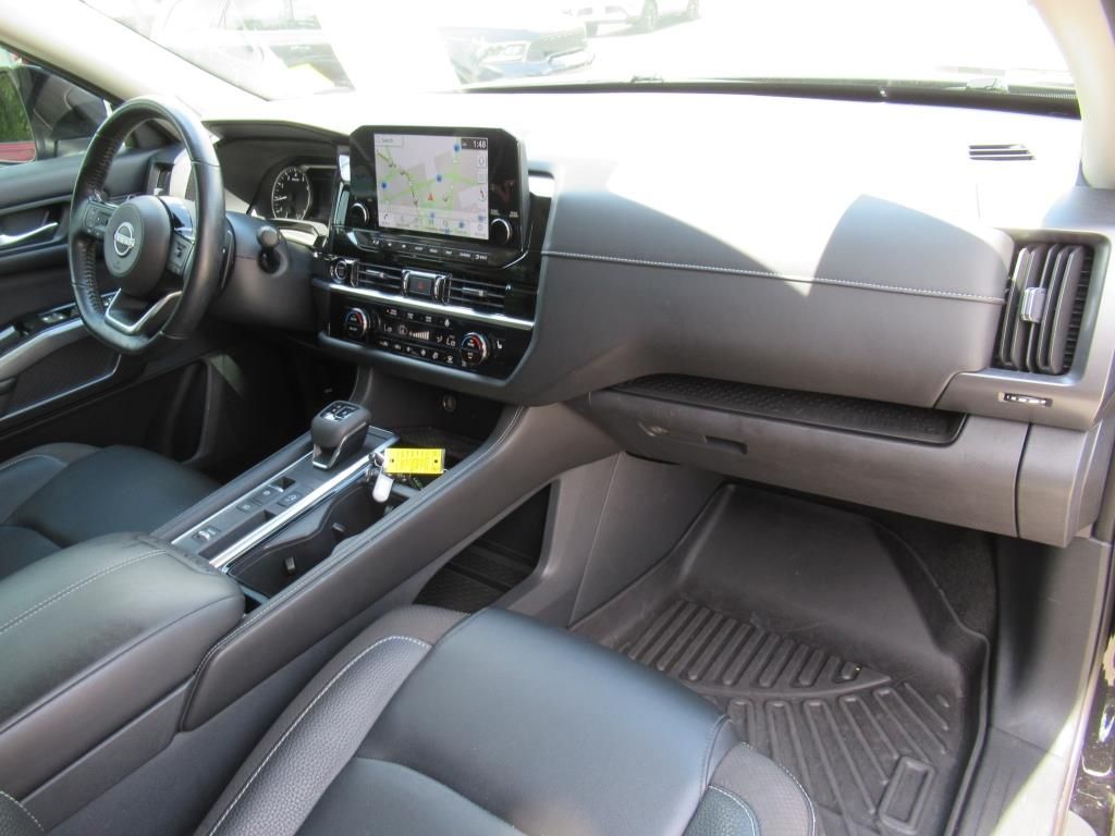 2023 Nissan Pathfinder SL photo 10