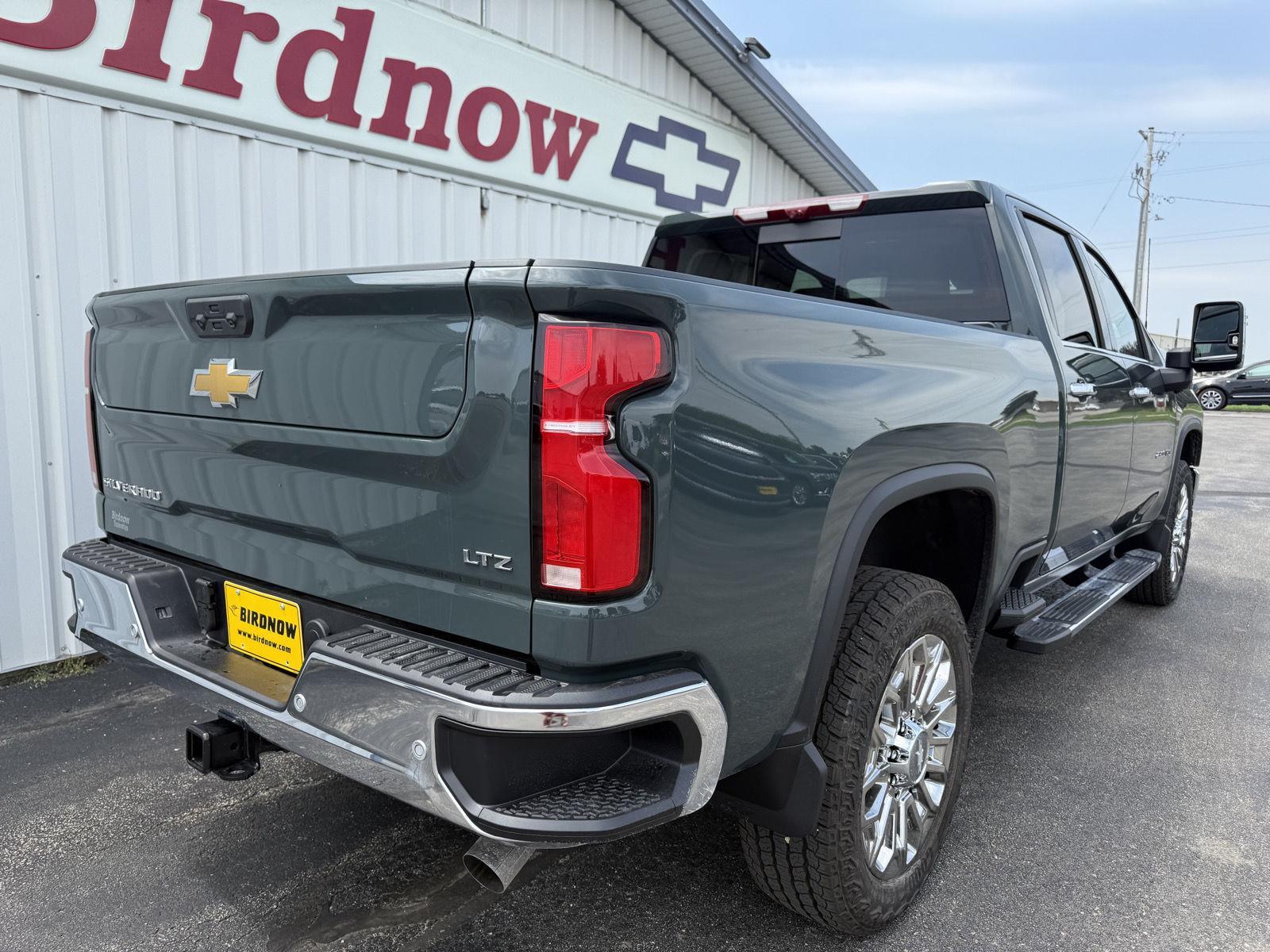 2025 Chevrolet Silverado 2500HD LTZ photo 3
