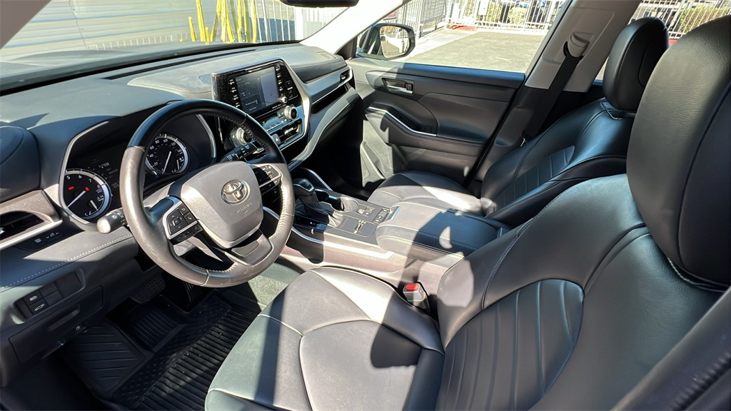 2022 Toyota Highlander XLE photo 13