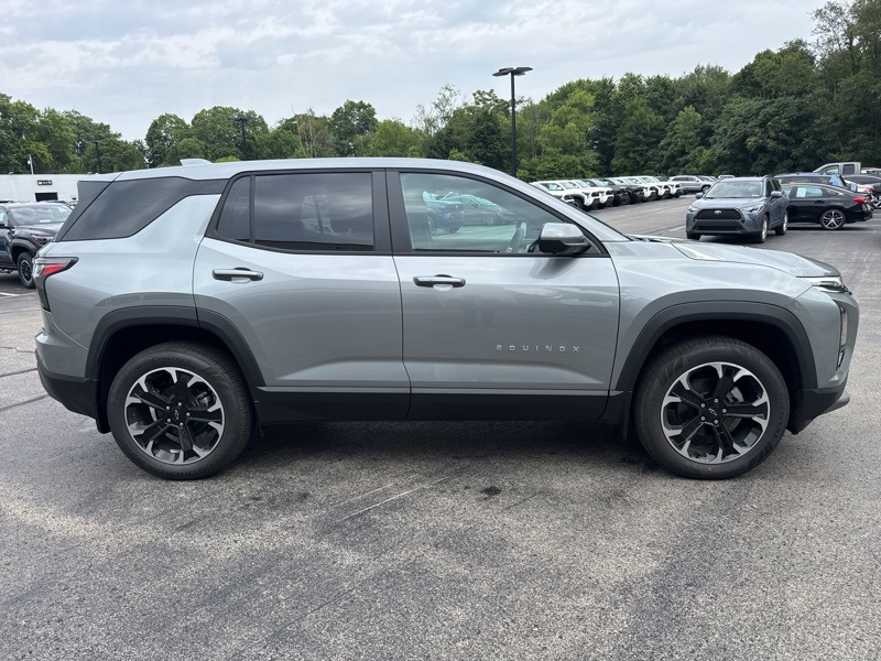 2026 Chevrolet Equinox LT photo 2