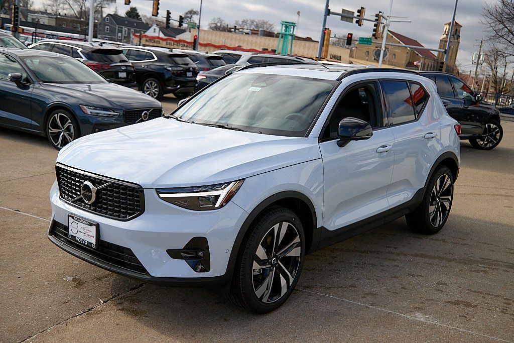 2026 VOLVO XC40 - Image 5