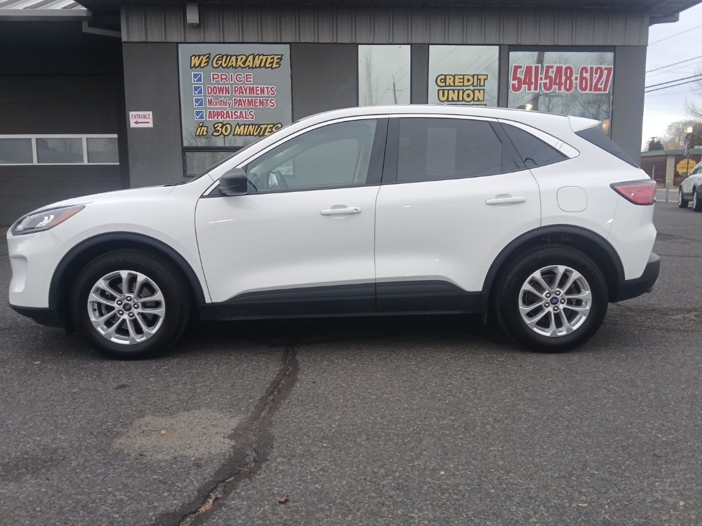 2022 Ford Escape SE photo 2