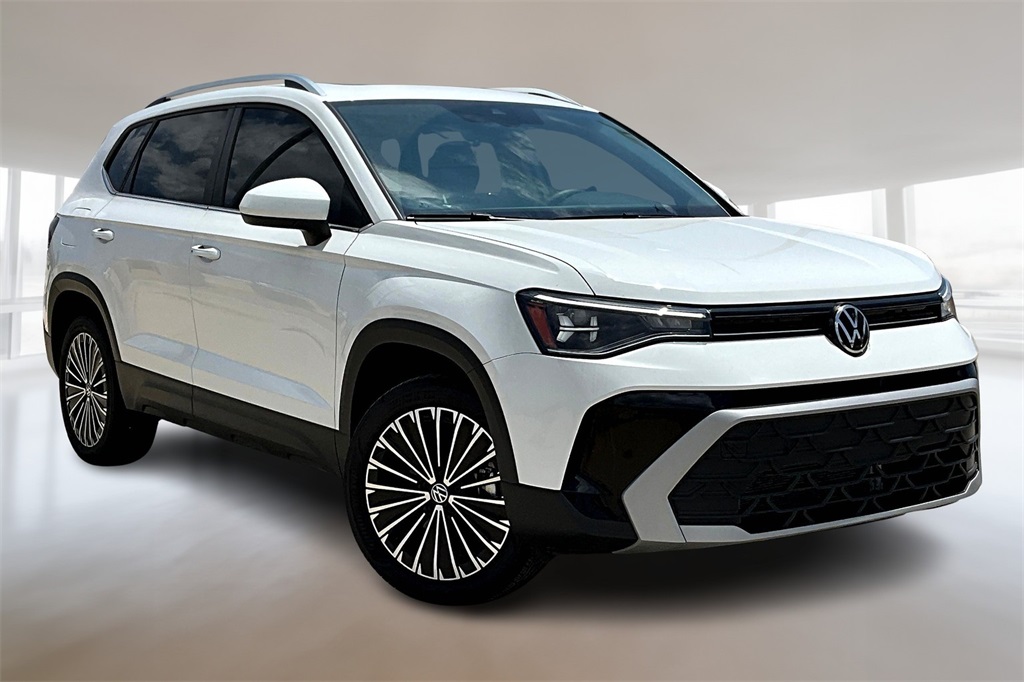 2025 Volkswagen Taos SE photo 2