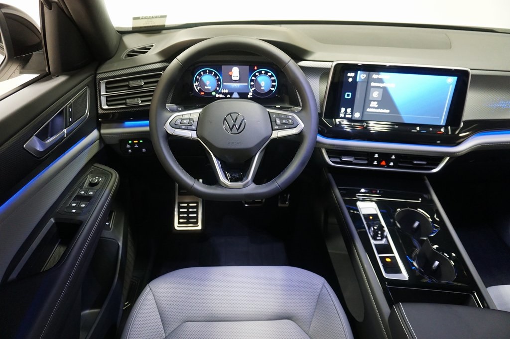 2025 Volkswagen Atlas Cross Sport SEL R-Line photo 11