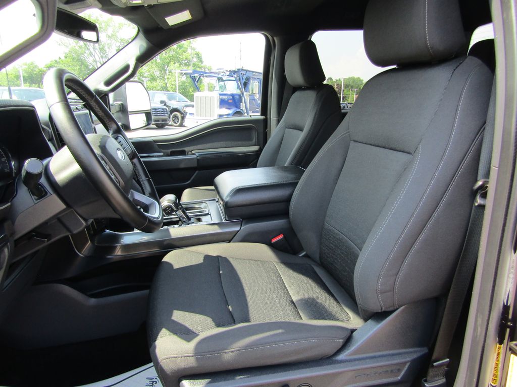 2023 Ford F-150 XLT photo 12