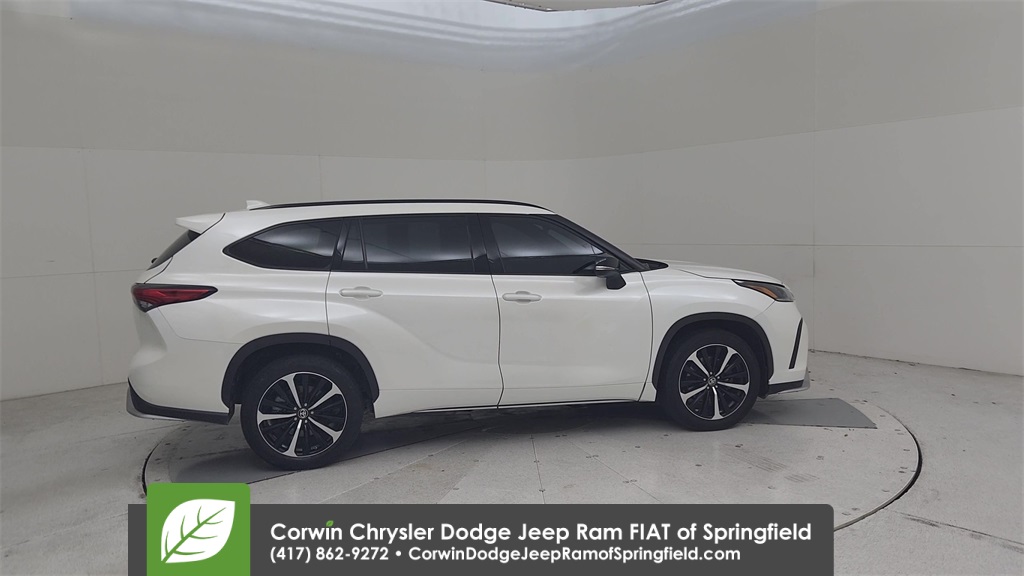 2021 Toyota Highlander XSE photo 16