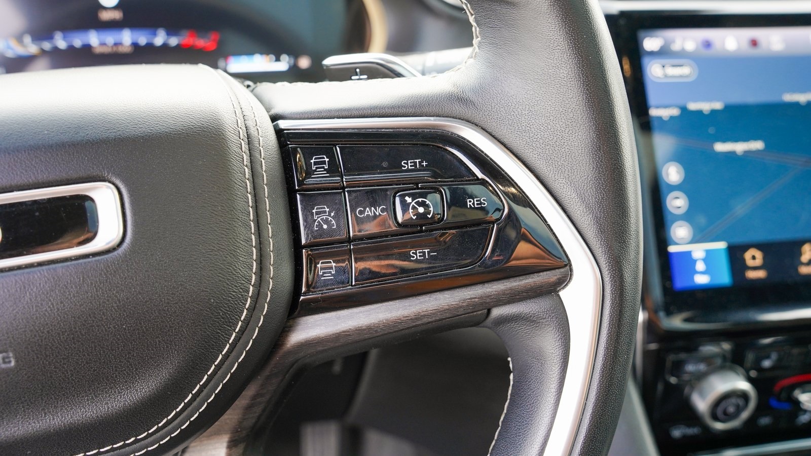 2022 Jeep Grand Cherokee Overland photo 24