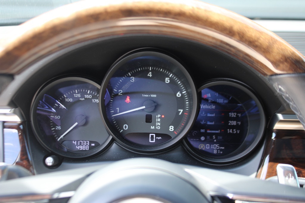 2023 Porsche Macan T photo 19