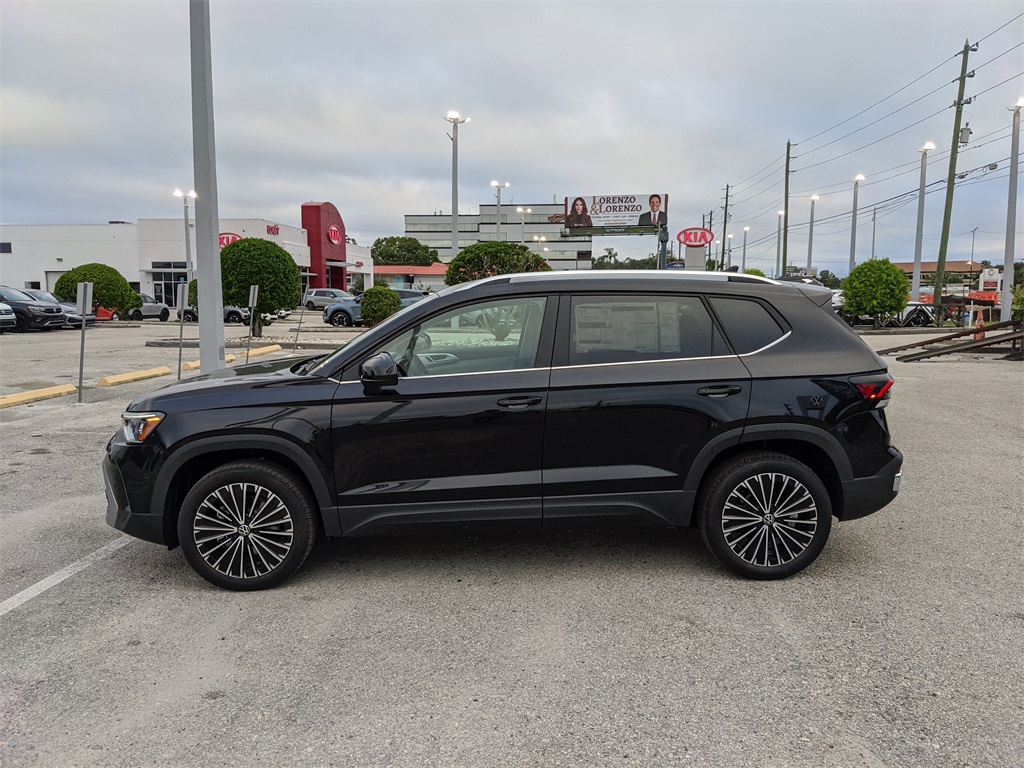 2025 Volkswagen Taos SE photo 4