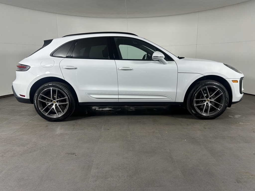 2024 Porsche Macan photo 6