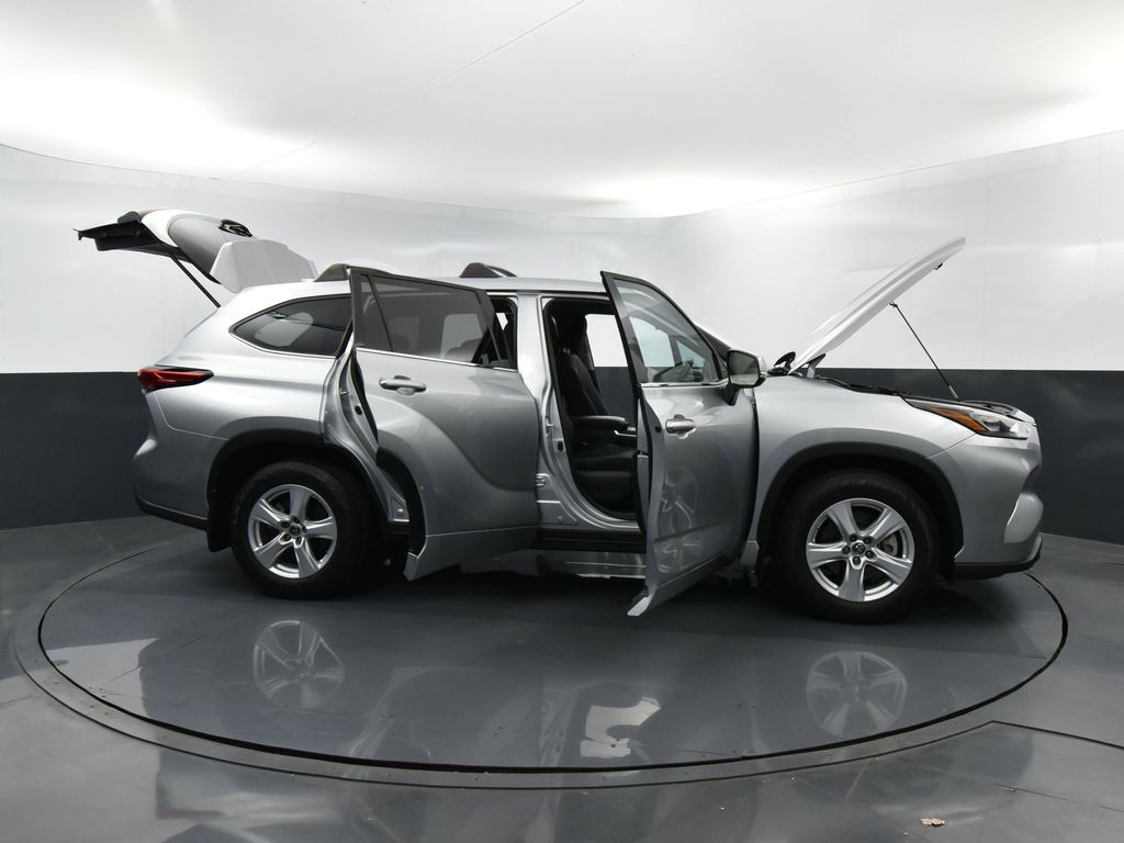 2020 Toyota Highlander L photo 34