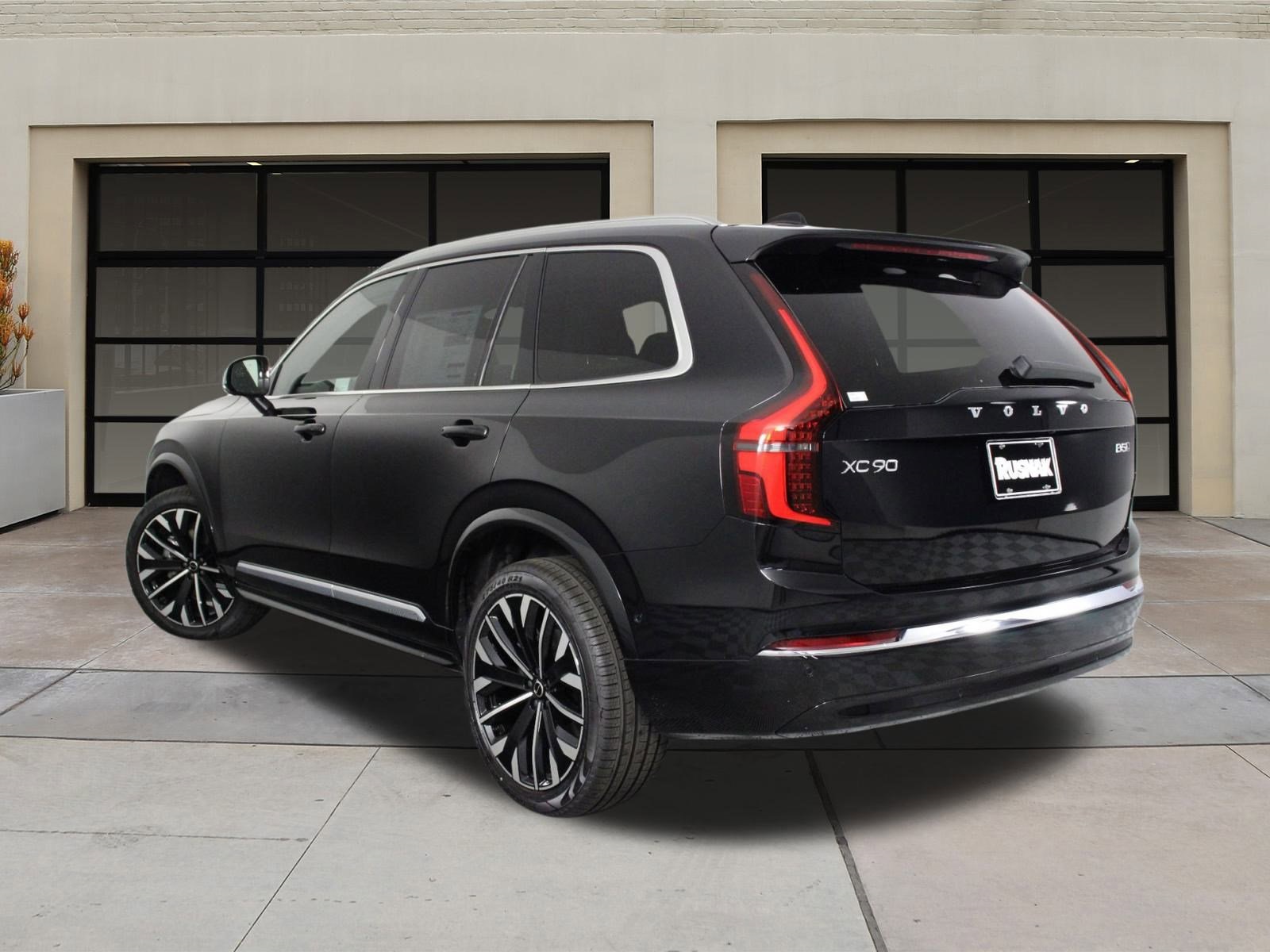 2026 Volvo XC90 B5 Plus photo 2