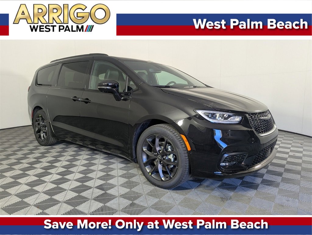 2026 Chrysler Pacifica Select's photo