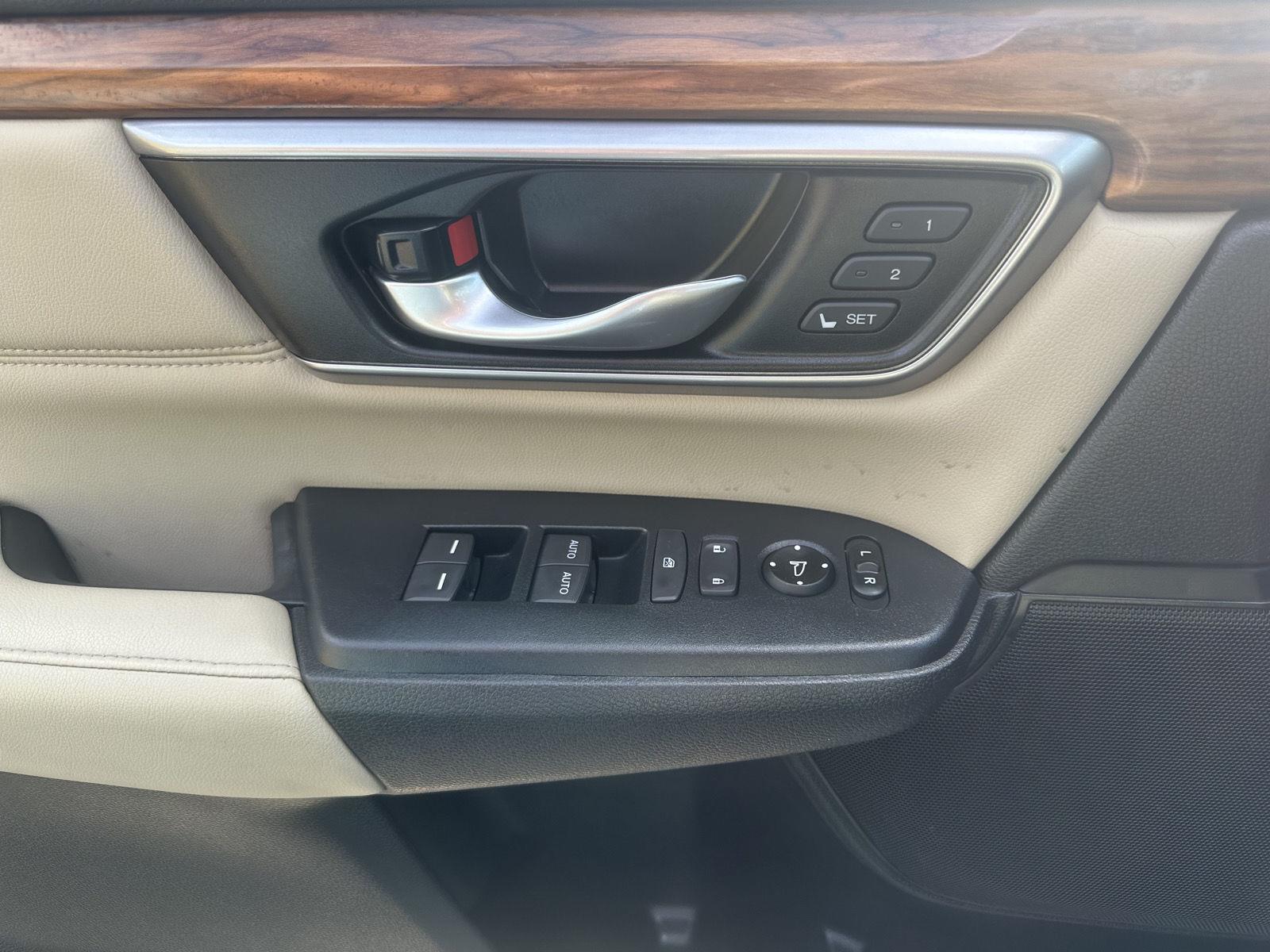 2018 Honda CR-V Touring photo 12