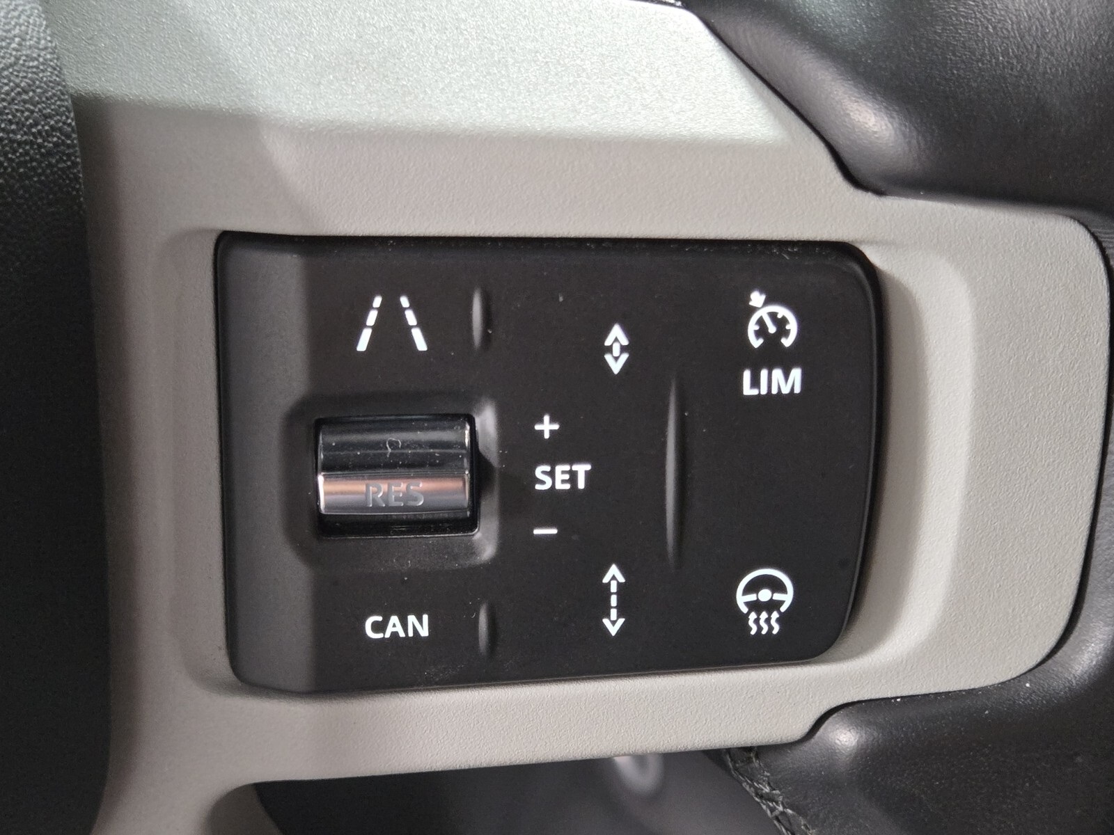 2024 Land Rover Defender 110 S photo 23