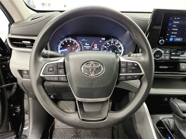 2023 Toyota Highlander L photo 17